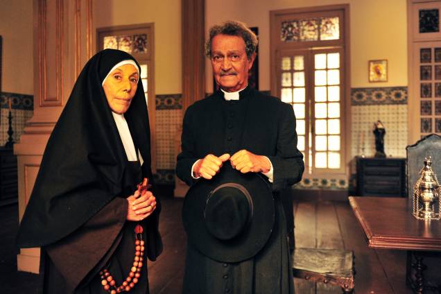 Altino (Nelson Xavier) e a Madre (Maria Helena Pader) no seriado 'Gabriela' da TV Globo em 2012 Altino (Nelson Xavier) e a Madre (Maria Helena Pader) no seriado 'Gabriela' da TV Globo em 2012