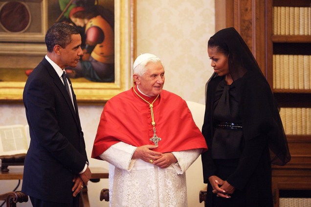 O presidente dos EUA, Barack Obama, e a primeira-dama, Michelle Obama, durante encontro com o Papa Bento XVI, no Vaticano - 10/07/2009