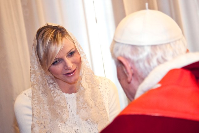 Princesa Charlene de Mônaco, durante audiência com o Papa Bento XVI, no Vaticano - 12/01/2013