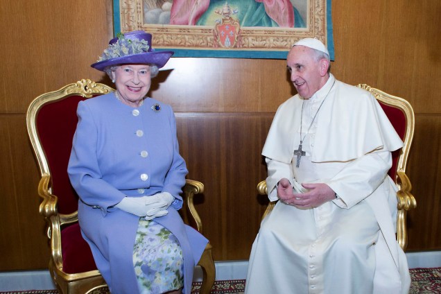 A rainha Elizabeth durante audiência com o Papa Francisco, no Vaticano - 03/04/2014