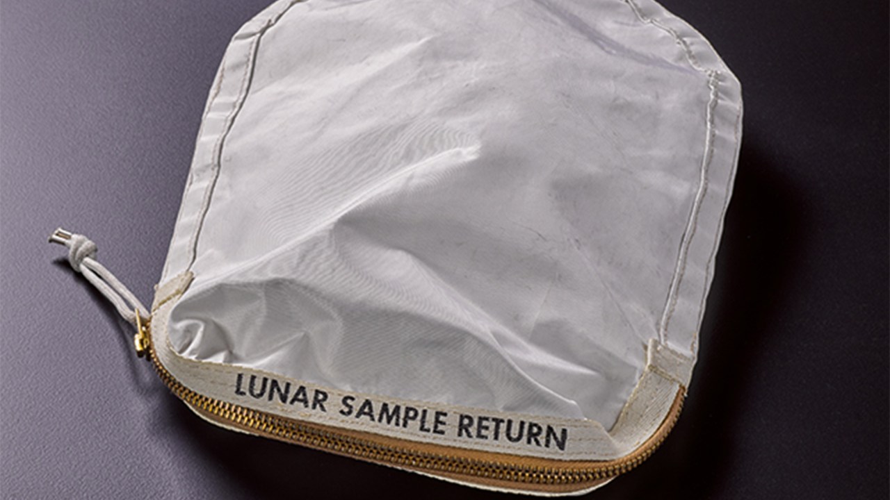 Bolsa usada por Neil Armstrong em sua primeira missão para a Lua