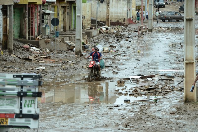 Destruição causada pela cheia do Rio Una em Catende, Zona da Mata Sul de Pernambuco. Cerca de 500 famílias estão desalojadas. As fortes chuvas do último fim de semana fizeram com que o governo decretasse estado de calamidade em 15 municípios - 30/05/2017