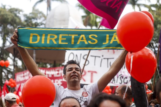 Manifestação contra o governo Temer, na Praça da Liberadade, em Belo Horizonte, MG