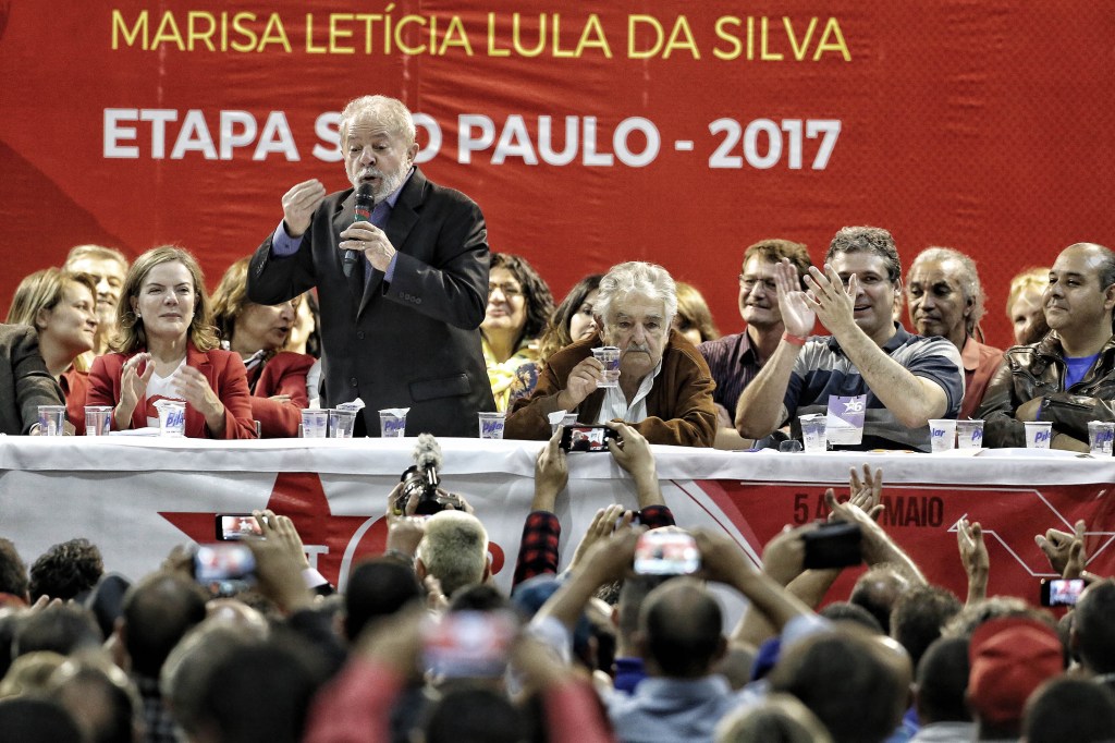 Lula participa de congresso do PT em São Paulo
