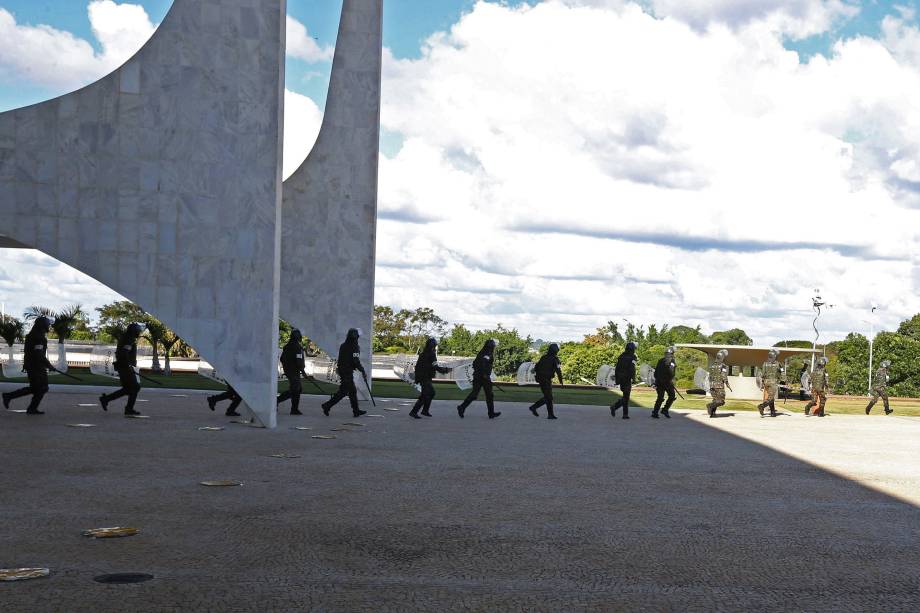Militares são convocados para reforçar a segurança no Palácio do Planalto após protestos em Brasília (DF) - 24/05/2017