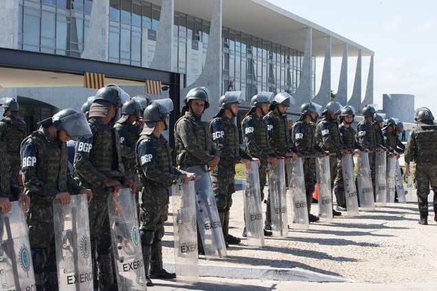 Exército cerca o Palácio do Planalto após divulgação da delação da JBS