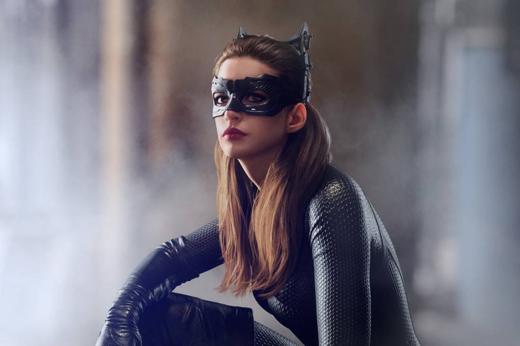 Anne Hathaway como Mulher-Gato no filme ‘Batman: O Cavaleiro das Trevas Ressurge’: sorte melhor que a de Halle Berry