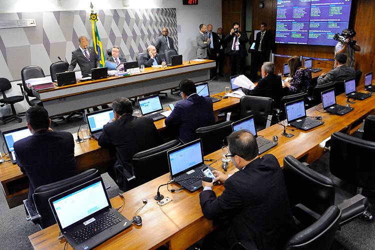 Comissão vota reforma trabalhista nesta quarta; siga ao vivo