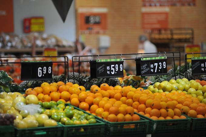 Compras em supermercado – frutas