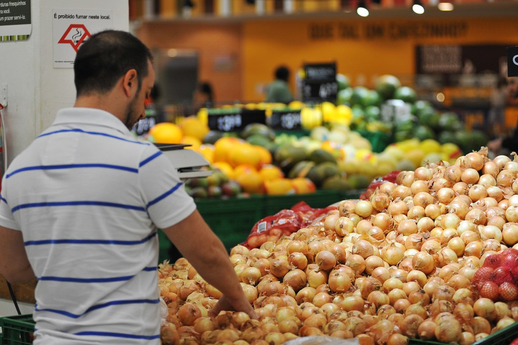 Supermercado é o item que mais 'pesa' no orçamento dos brasileiros