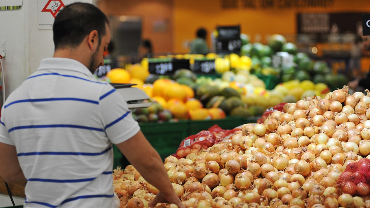 Supermercado é o item que mais 'pesa' no orçamento dos brasileiros