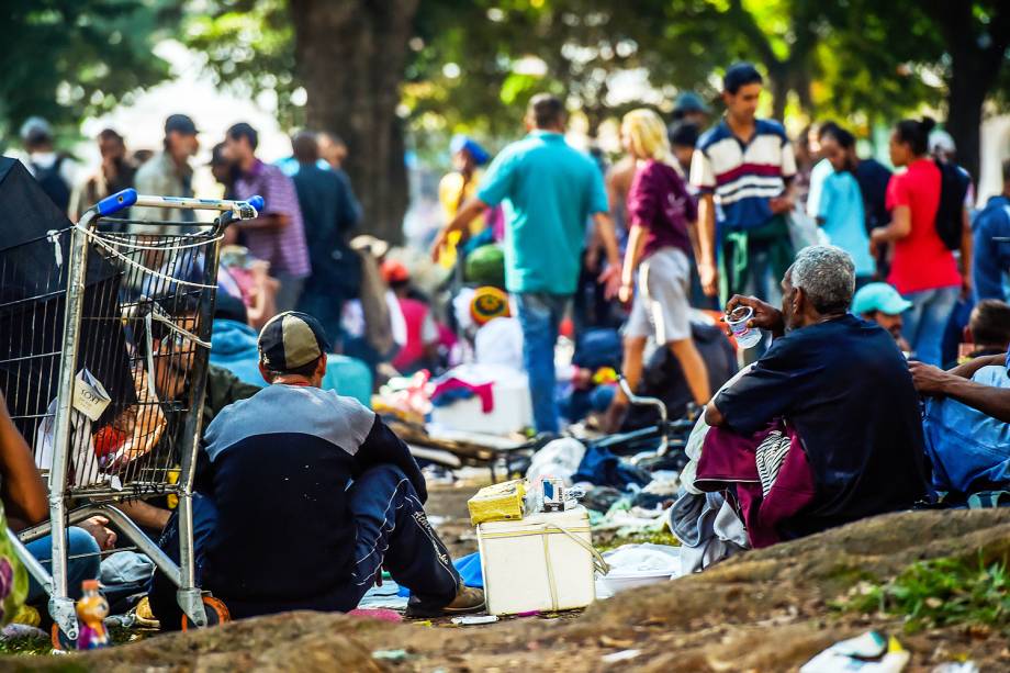 Dependentes químicos ocupam a Praça Princesa Isabel, no bairro da Luz, no centro de São Paulo