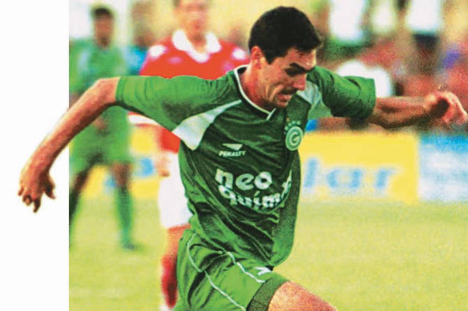 Danilo, jogando pelo Goiás em 2001