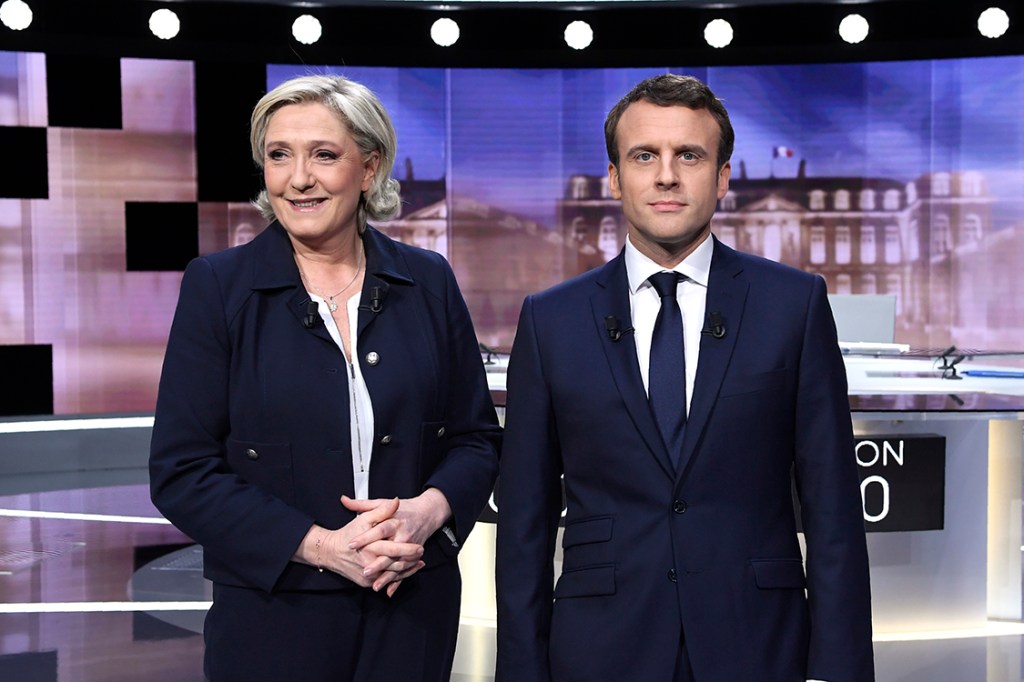 Marine Le Pen e Emmanuel Macron se preparam para debate presidencial em Paris, na França