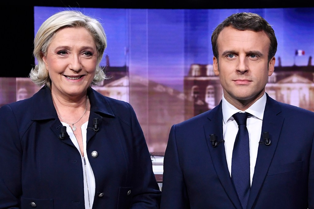 Candidatos à presidência da França, Marine Le Pen e Emmanuel Macron, se enfrentam em debate presidencial antes do segundo turno das eleições, em Paris