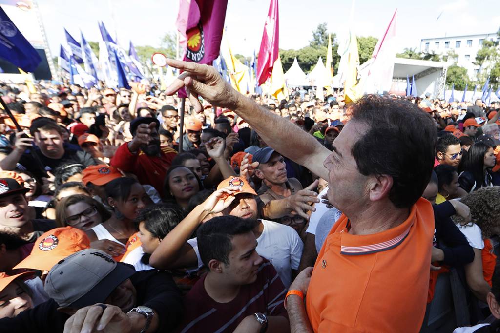 S&Atilde;O PAULO, SP, 01.05.2017: DIA-TRABALHO  Comemora&ccedil;&atilde;o do Dia Internacional do Trabalho, promovido pela For&ccedil;a Sindical, na pra&ccedil;a Campo de Bagatelle (Campo de Marte), zona Norte de S&atilde;o Paulo, nesta segunda (01). Na foto, Paulinho da For&ccedil;a (Foto: Leonardo Benassatto/FramePhoto/Folhapress)
