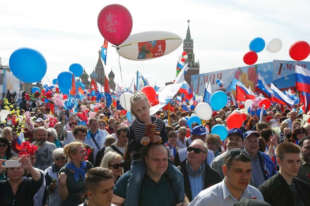 Manifestantes fazem protesto do Dia do Trabalho em Moscou, Rússia