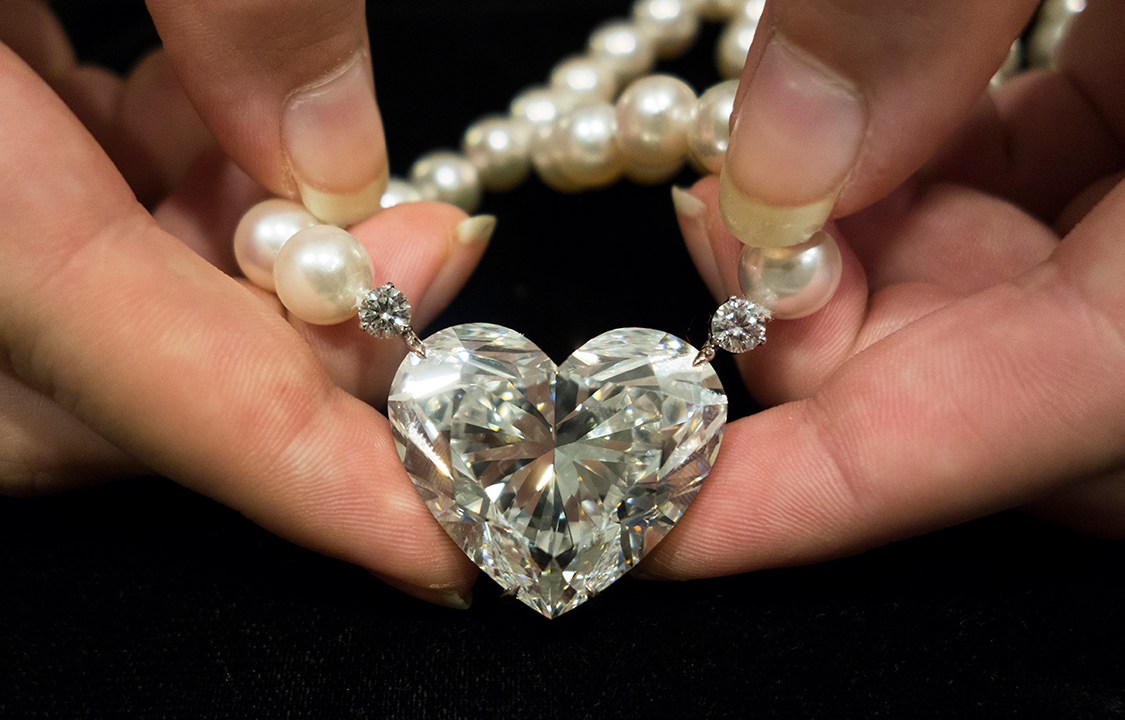 Diamante em formato de coração foi leiloado no valor de 15 milhões de dólares em Genebra, na Suíça