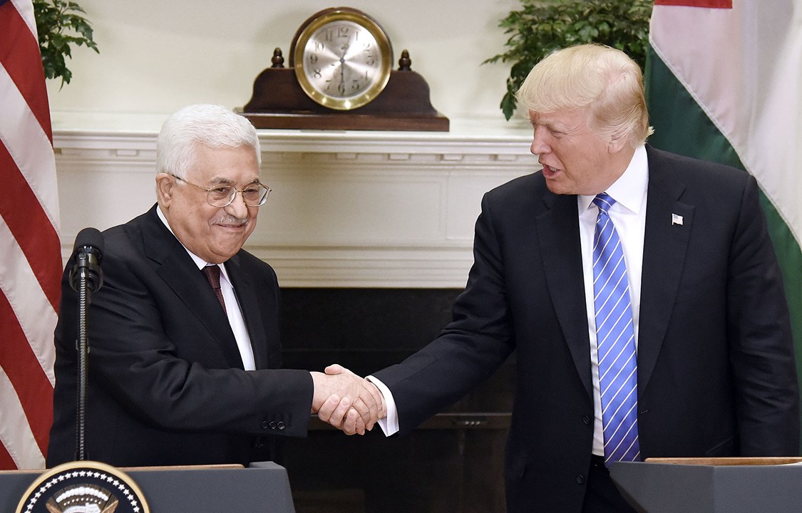 Presidente dos Estados Unidos, Donald Trump, e presidente da Palestina, Mahmoud Abbas, durante reunião no Salão Roosevelt, na Casa Branca