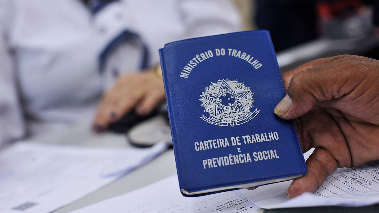 Carteiras de trabalho de candidatos a vagas de emprego Temporário