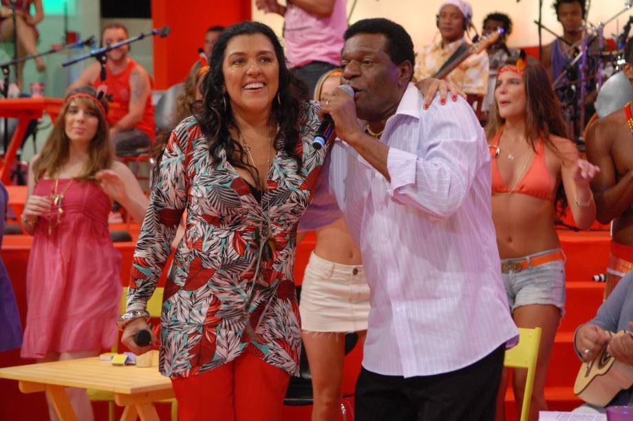 Regina Casé e Almir Guineto no programa Esquenta! da TV Globo em 2011 Regina Casé e Almir Guineto no programa Esquenta! da TV Globo em 2011