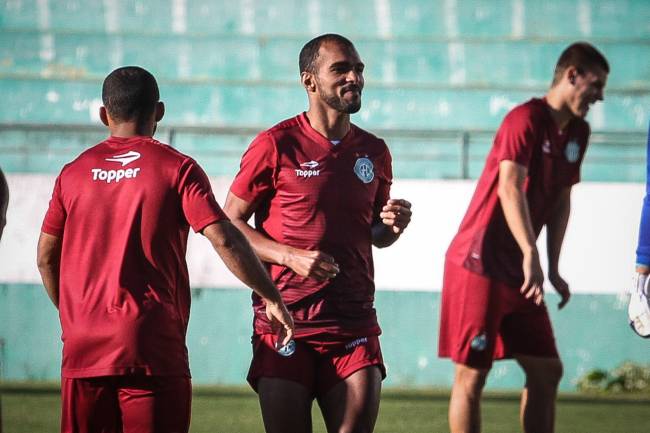 Richarlyson durante treino do Guarani