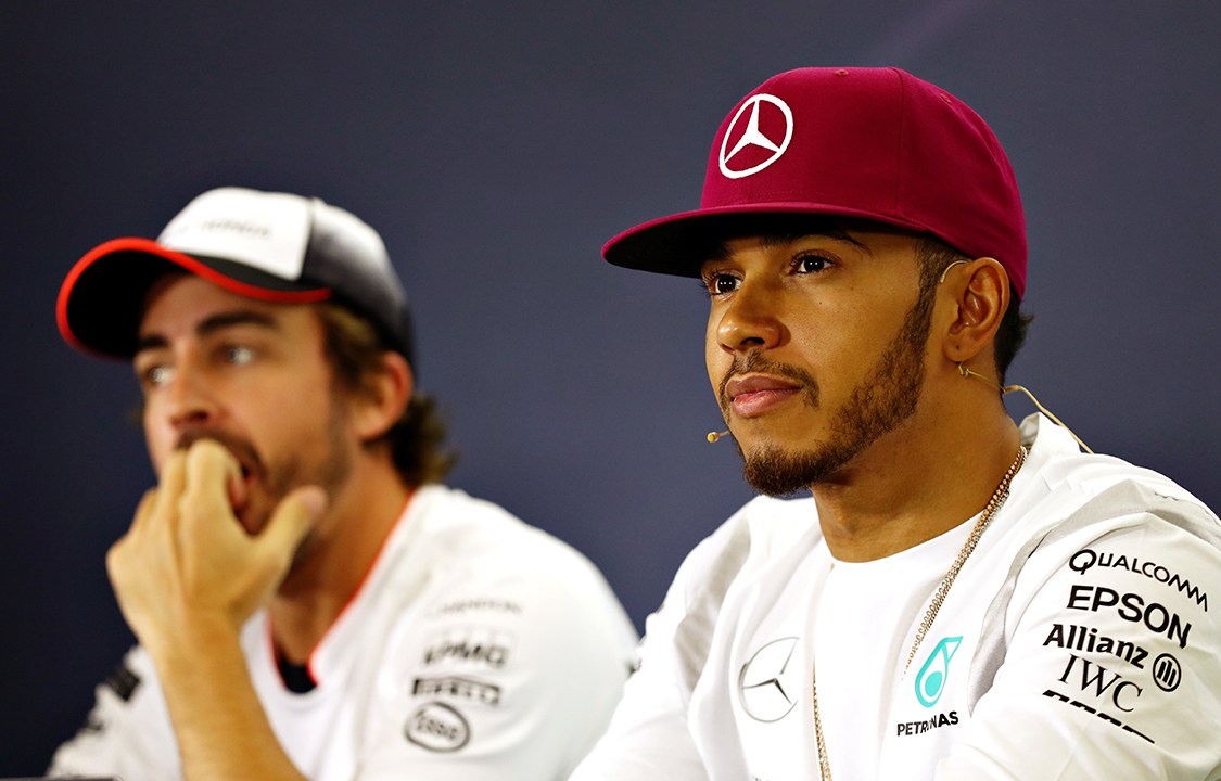 Lewis Hamilton e Fernando Alonso: após acidente, o piloto espanhol não poupou críticas ao heptacampeão