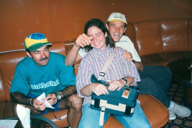 O treinador Larri Passos (à esq.), Diana e Guga naquele torneio de Roland Garros de 1997