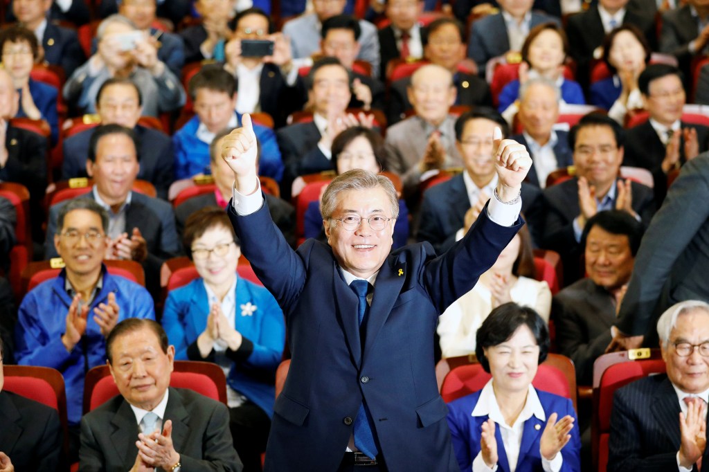 Imagens do dia - Moon Jae-in é eleito presidente da Coreia do Sul