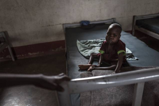 O menino Apet, que sofre com má nutrição, em um hospital em Tonj, Sudão do Sul - 05/05/2017