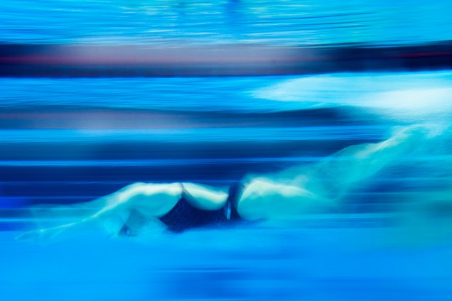 Nadadora realiza aquecimento na piscina durante os Jogos Islâmicos da Solidariedade em Baku, no Azerbaijão - 15/05/2017