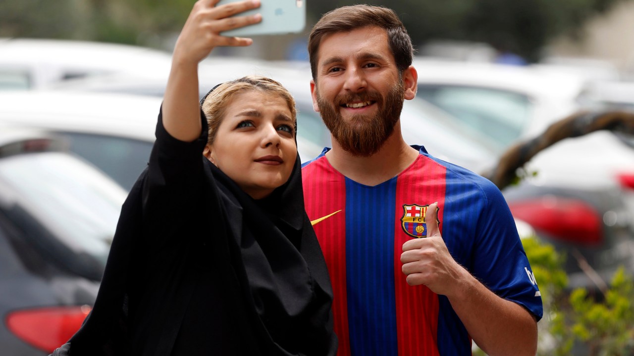 Imagens do dia - Sósia iraniano de Lionel Messi
