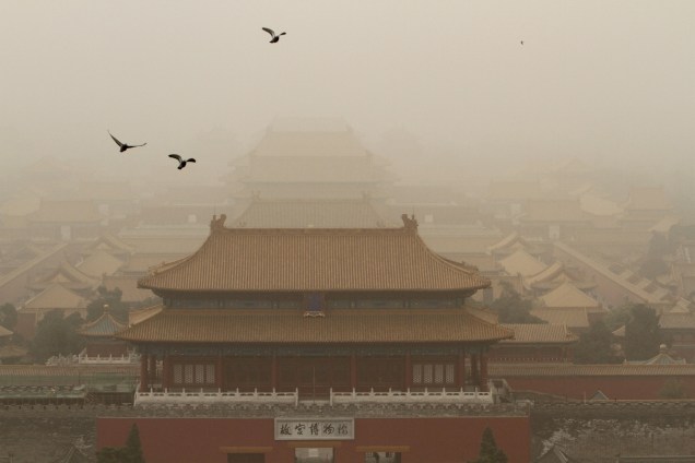 A Cidade Proibida é vista durante uma tempestade de poeira em Pequim, China - 04/05/2017