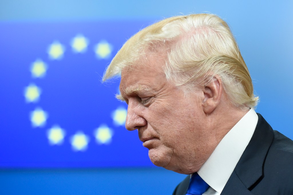 Imagens do dia - Trump durante reunião na sede UE em Bruxelas