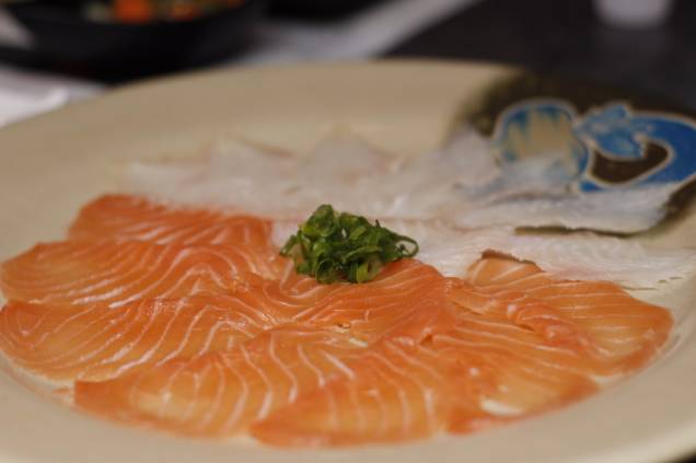 Entrada: Carpaccio misto de salmão e peixe branco Entrada: Carpaccio misto de salmão e peixe branco