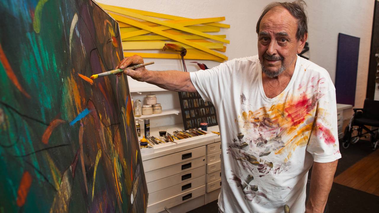 José Zaragoza, artista plástico, em seu ateliê