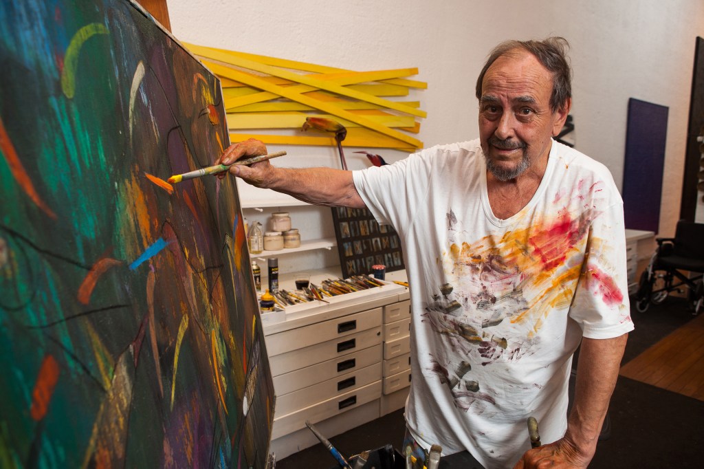 José Zaragoza, artista plástico, em seu ateliê