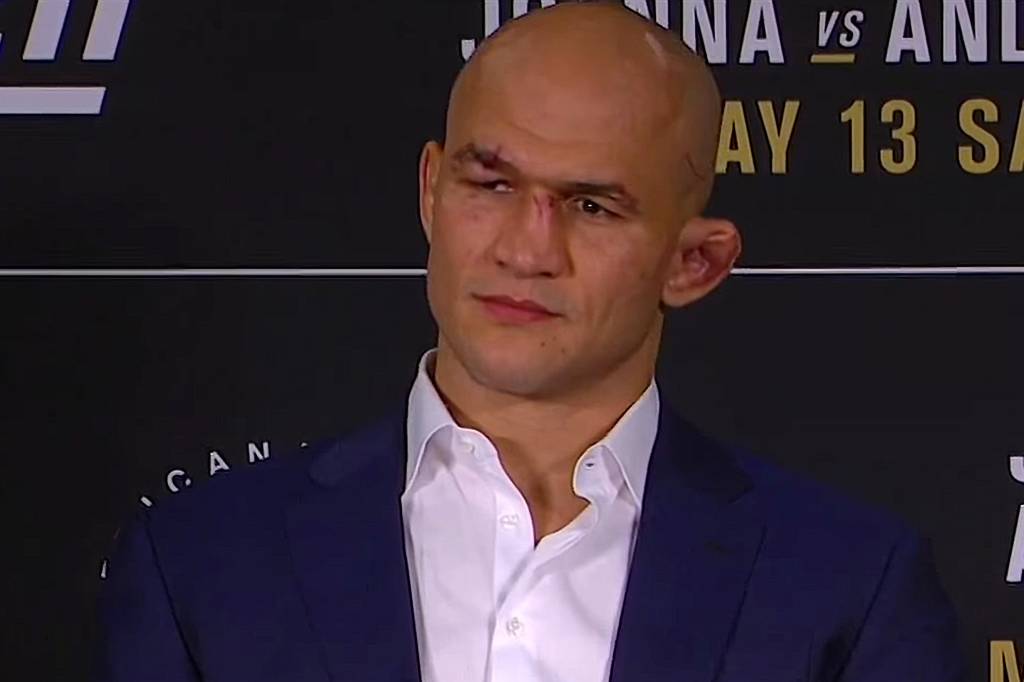 Cigano pega longa suspensão médica após nocaute no UFC 211