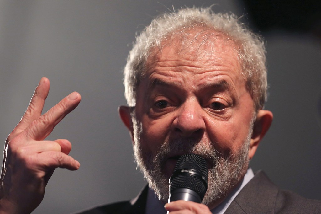 Lula sobrevoa áreas atingidas pela chuva no Maranhão