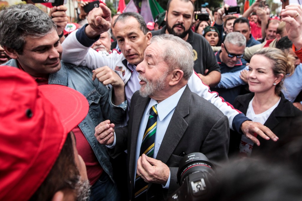 Lula depõe em Curitiba e não deve ser preso