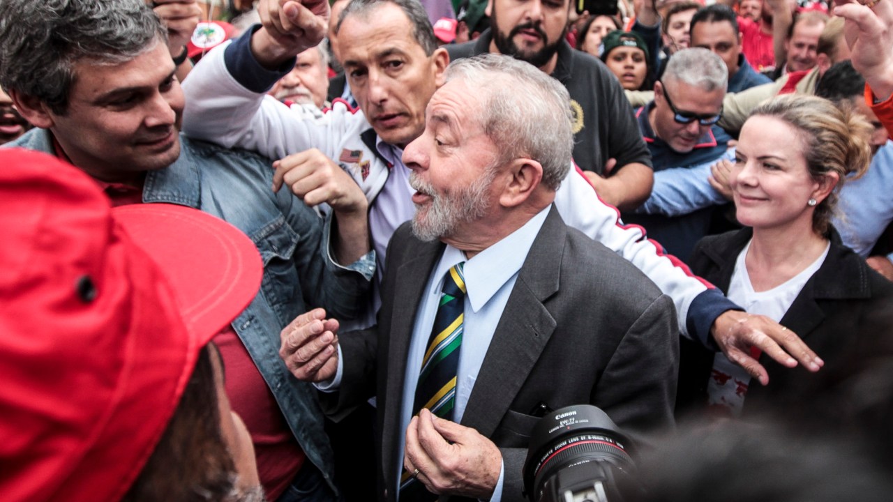 Lula depõe em Curitiba e não deve ser preso