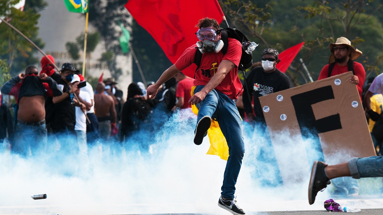 Manifestantes do Ocupa Brasília pedem Fora Temer
