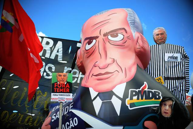 Manifestantes de centrais sindicais e movimentos sociais se concentram para marcha, chamada de "Ocupa Brasília" - 24/05/2017