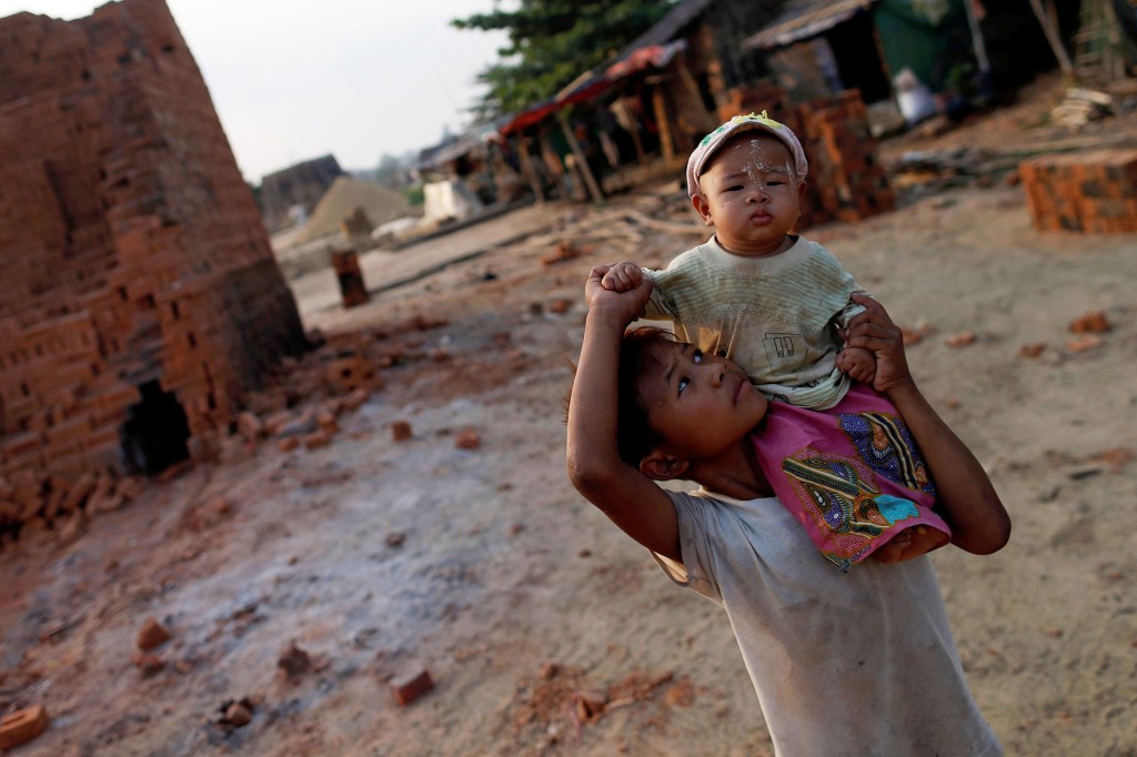Crianças em Mianmar
