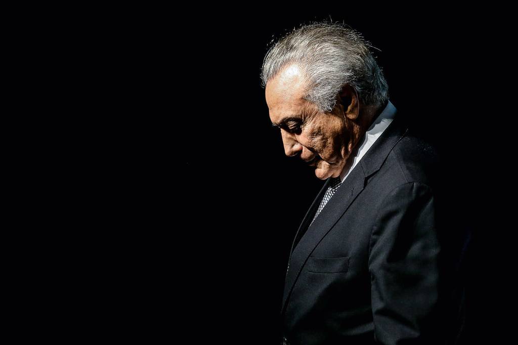 Temer à beira do abismo