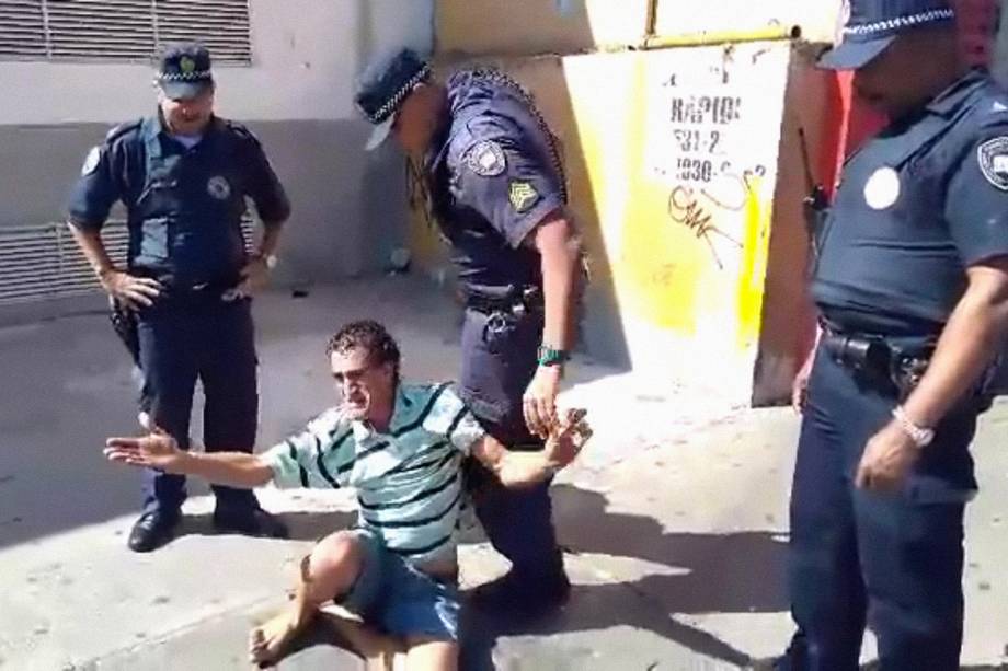 Morador de rua apanha da GCM em São Paulo