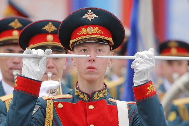 Militares russos participam do desfile do Dia da Vitória em Moscou. Cerimônia celebra o 72º aniversário da vitória da União Soviética sobre a Alemanha nazista na Segunda Guerra Mundial - 09/05/2017