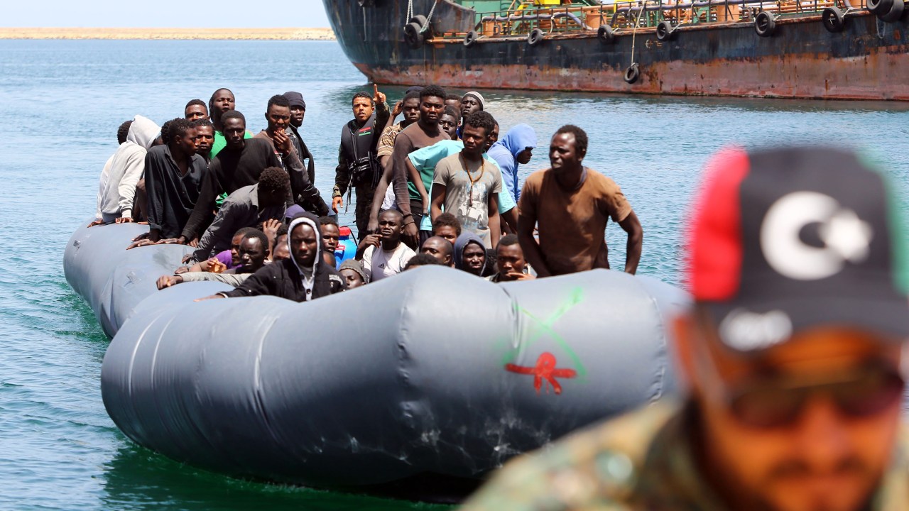 Imigrantes resgatados no Mediterrâneo