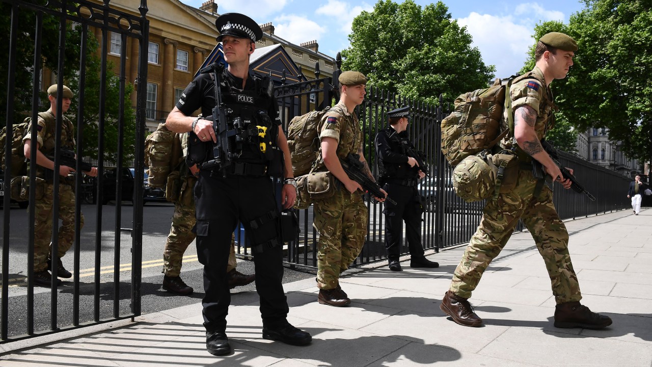 Segurança reforçada em Londres após ataque em Manchester