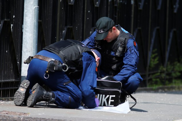 Polícia investiga uma mala suspeita no centro de Manchester, na Inglaterra - 25/05/2017